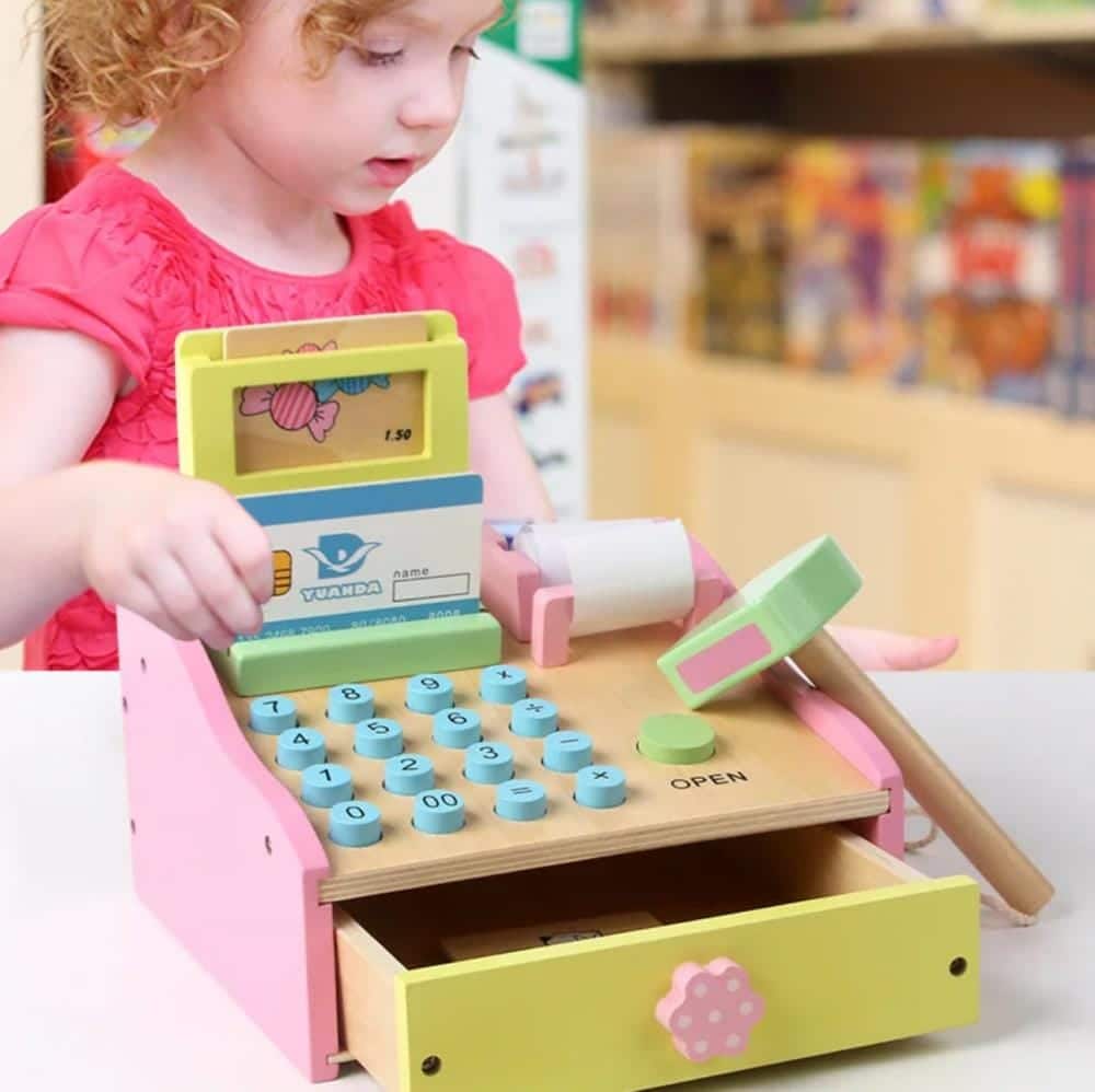 קופה רושמת מעץ 27*21 ס"מ עם אביזרים קופה רושמת מעץ 27*21 ס"מ עם אביזרים